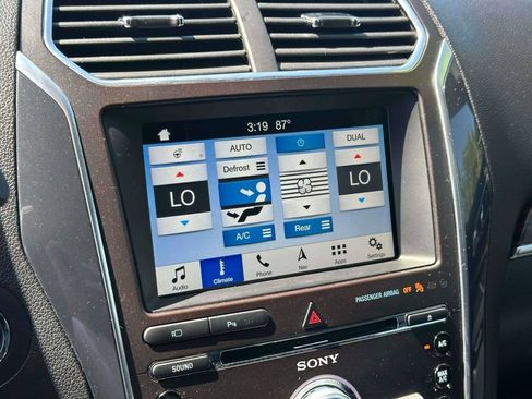 Used 2018 Ford Explorer Limited AWD/4WD image 29
