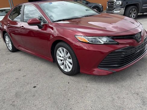 Used 2020 Toyota Camry LE image 3