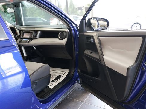 Used 2015 Toyota RAV4 XLE AWD/4WD image 38