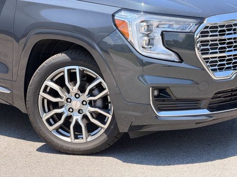 Used 2022 GMC Terrain Denali w/ Denali Premium Package AWD/4WD image 7