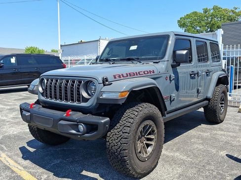 Used 2025 Jeep Wrangler Unlimited Rubicon AWD/4WD image 3
