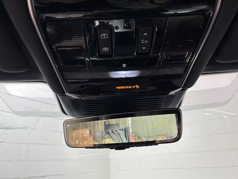 Used 2023 Land Rover Range Rover SE image 12