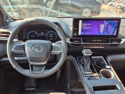 New 2026 Toyota Sienna XLE Woodland Edition image 7
