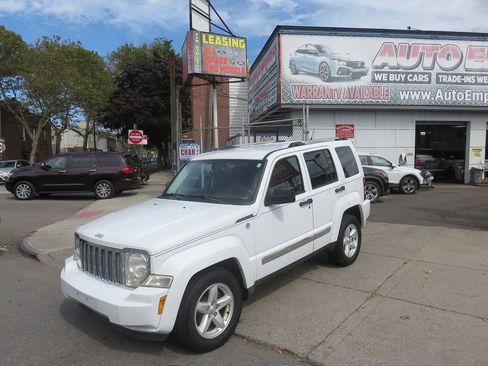 Used 2012 Jeep Liberty Limited AWD/4WD image 2