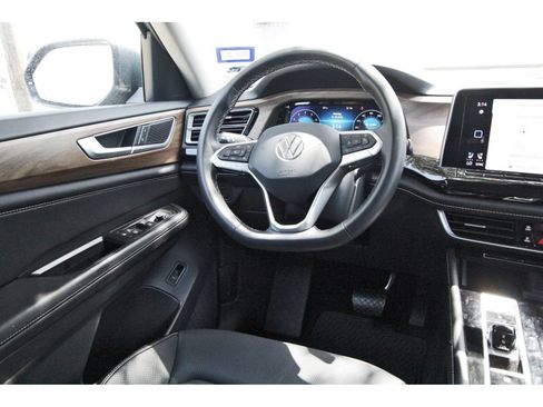 Used 2024 Volkswagen Atlas SE FWD image 8