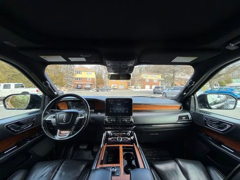 Used 2019 Lincoln Navigator Reserve image 32