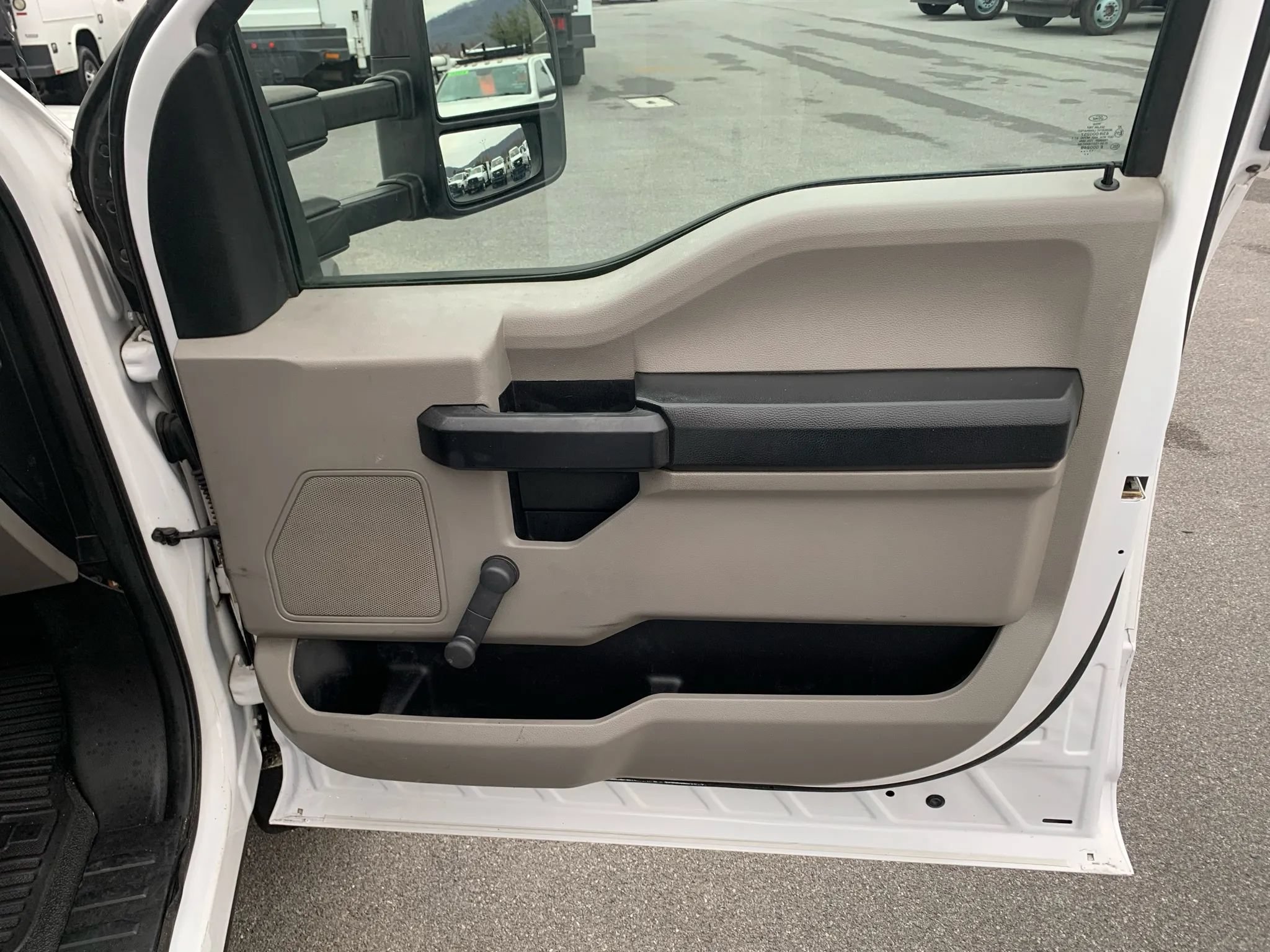 Used 2017 Ford F550 4x4 Regular Cab Super Duty image 23