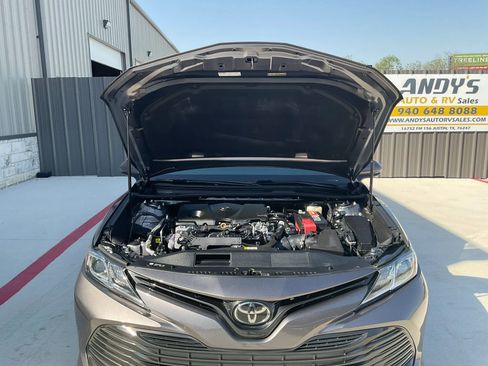 Used 2018 Toyota Camry LE image 28