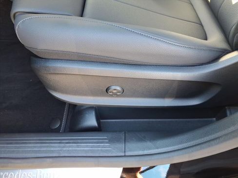 New 2025 Mercedes-Benz GLB 250 4MATIC image 15