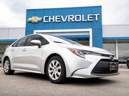 Used 2024 Toyota Corolla LE FWD image 1