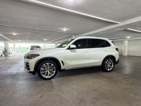 Certified 2023 BMW X5 xDrive40i w/ Premium Package AWD/4WD image 2