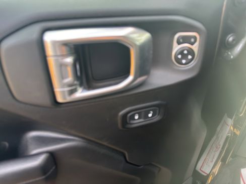 Used 2024 Jeep Gladiator Sport image 11