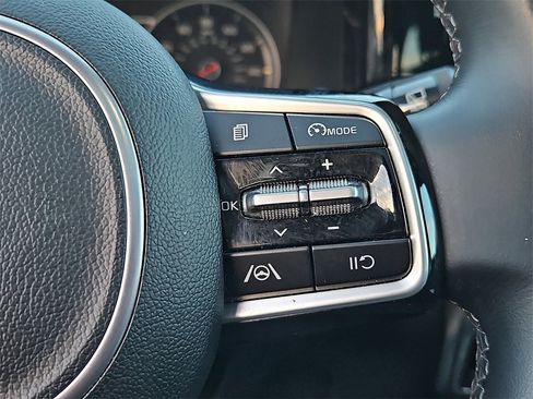 Certified 2022 Kia Sorento S w/ Panoramic Sunroof Package image 25