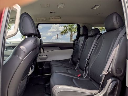 Certified 2024 Kia Carnival LX FWD image 18