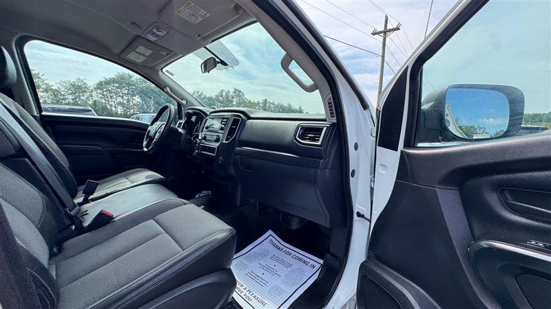 Used 2017 Nissan Titan S AWD/4WD image 30