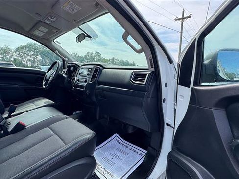 Used 2017 Nissan Titan S AWD/4WD image 30