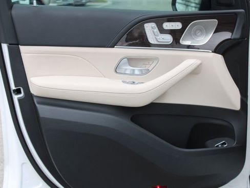 Used 2025 Mercedes-Benz GLE 580 4MATIC image 9