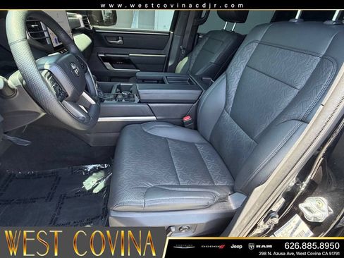 Used 2025 Toyota Tundra Limited AWD/4WD image 21