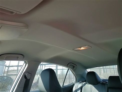 Used 2024 Toyota Camry SE image 19