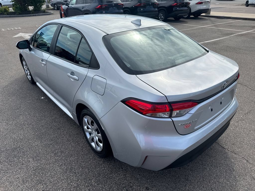 Used 2024 Toyota Corolla LE FWD image 5