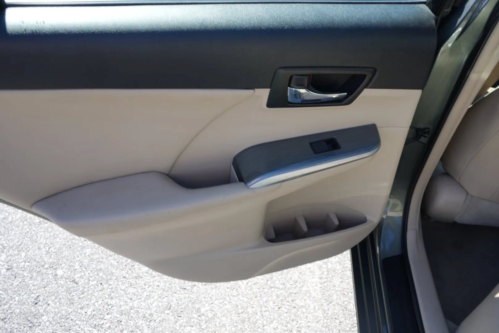 Used 2012 Toyota Camry XLE w/ Convenience Pkg FWD image 18