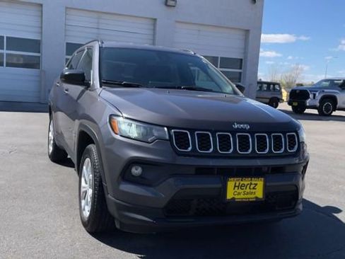 Used 2024 Jeep Compass Latitude image 4