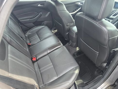 Used 2014 Ford Focus SE w/ Equipment Group 201A FWD image 11