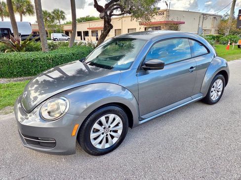 Used 2013 Volkswagen Beetle 2.5 image 4