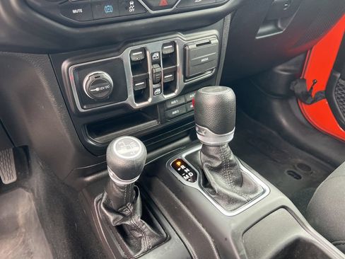 Used 2023 Jeep Wrangler Unlimited AWD/4WD image 35