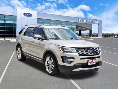 Used 2017 Ford Explorer Limited w/ Equipment Group 301A FWD image 6