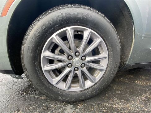 Used 2022 Buick Enclave Essence image 10