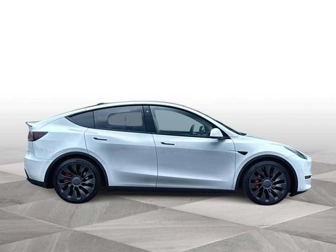 Used 2023 Tesla Model Y Performance AWD/4WD image 9