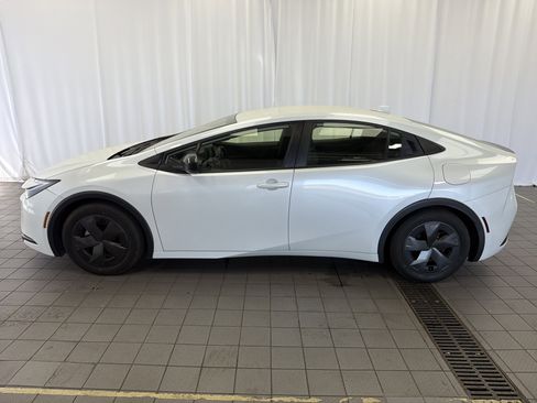 Used 2023 Toyota Prius LE FWD image 8