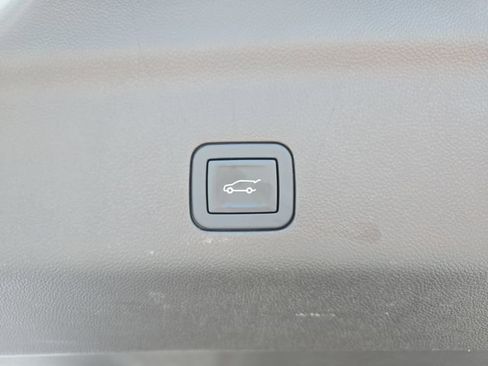 Used 2024 Cadillac Escalade Premium Luxury AWD/4WD image 38