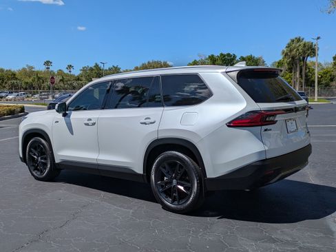 Used 2025 Toyota Grand Highlander FWD image 4