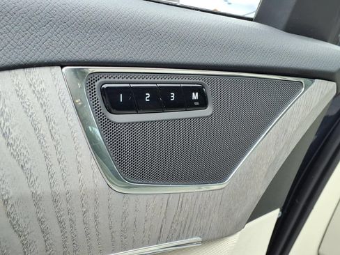 Certified 2025 Volvo XC90 B6 Plus w/ Protection Package Premier AWD/4WD image 9