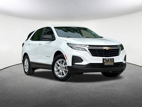 Used 2022 Chevrolet Equinox LS AWD/4WD image 2