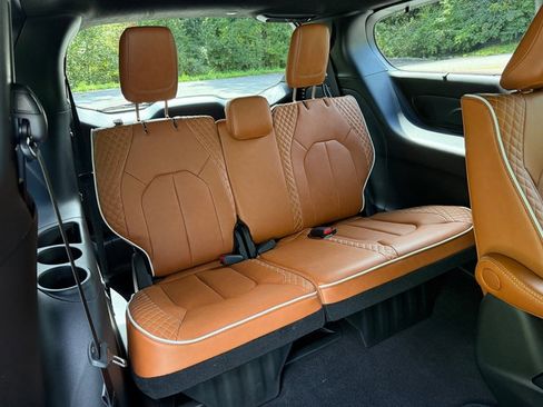 New 2026 Chrysler Pacifica Pinnacle w/ Trailer Tow Group image 24