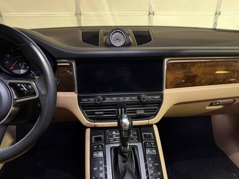 Used 2019 Porsche Macan AWD/4WD image 16