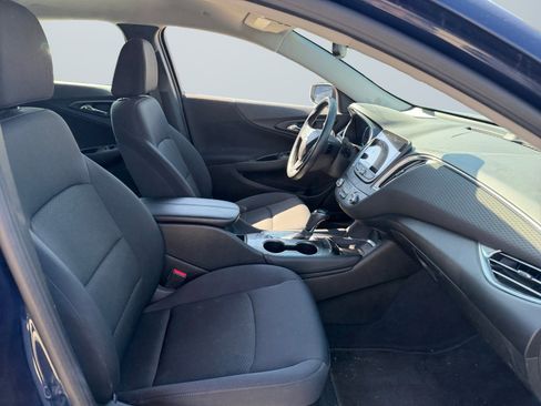 Used 2017 Chevrolet Malibu LT FWD image 17