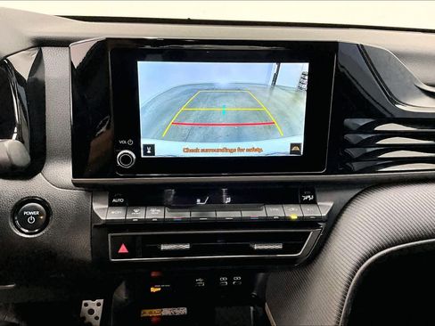 Used 2025 Toyota Camry SE w/ Convenience Package image 25