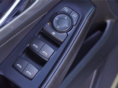 Used 2023 Chevrolet Traverse LT image 23