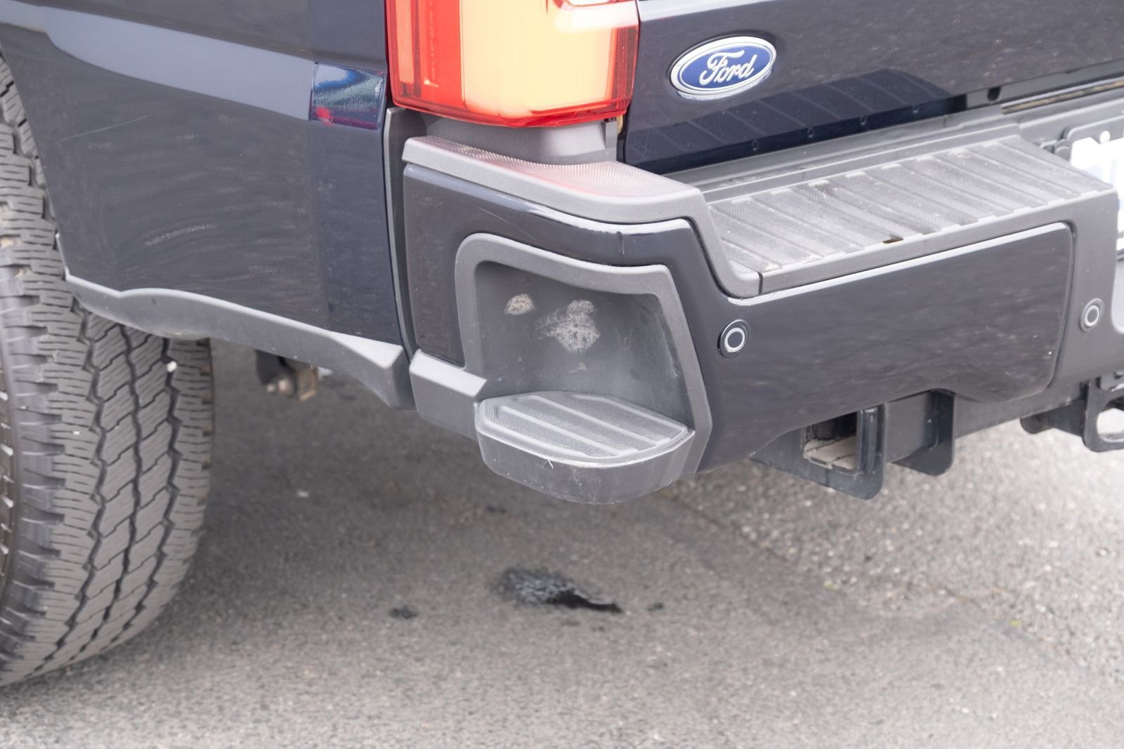 Used 2025 Ford F350 Platinum w/ FX4 Off-Road Package AWD/4WD image 28