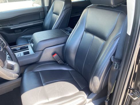 Used 2024 Ford Expedition XLT RWD image 12