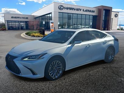 New 2025 Lexus ES 300h w/ Luxury Package