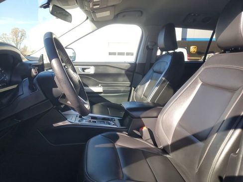 Used 2024 Ford Explorer XLT w/ Equipment Group 202A image 12