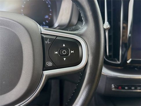 Used 2020 Volvo XC60 T5 Momentum image 14