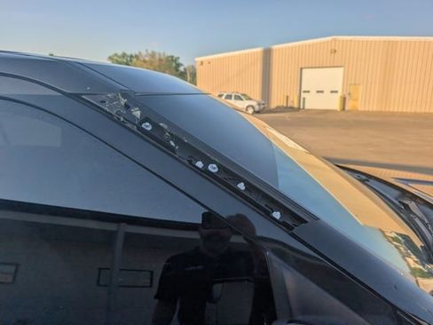 Used 2016 Ford Explorer XLT w/ Equipment Group 202A AWD/4WD image 12