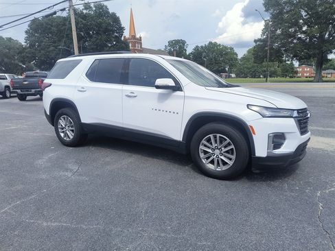 Used 2022 Chevrolet Traverse LT w/ LPO, Cargo Package FWD image 7