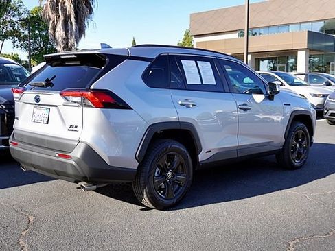 Used 2021 Toyota RAV4 XLE AWD/4WD image 9